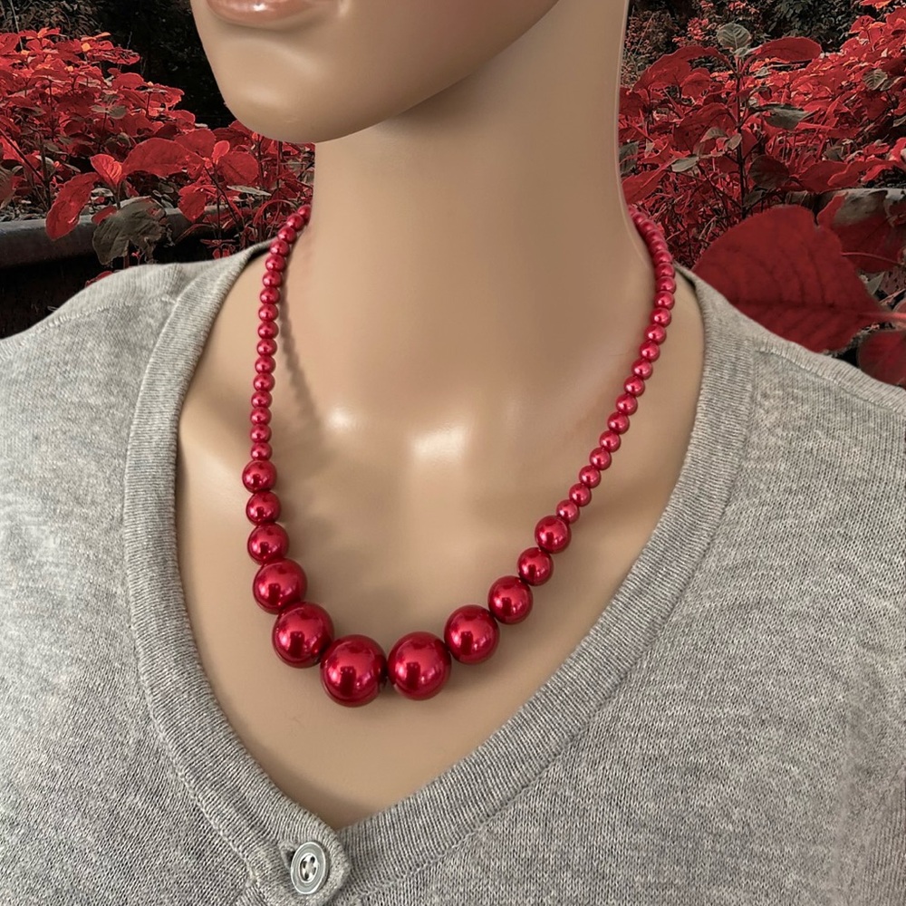 Vibrant Red Faux Pearl Necklace; goldtone; lobster claw clasp w extender chain